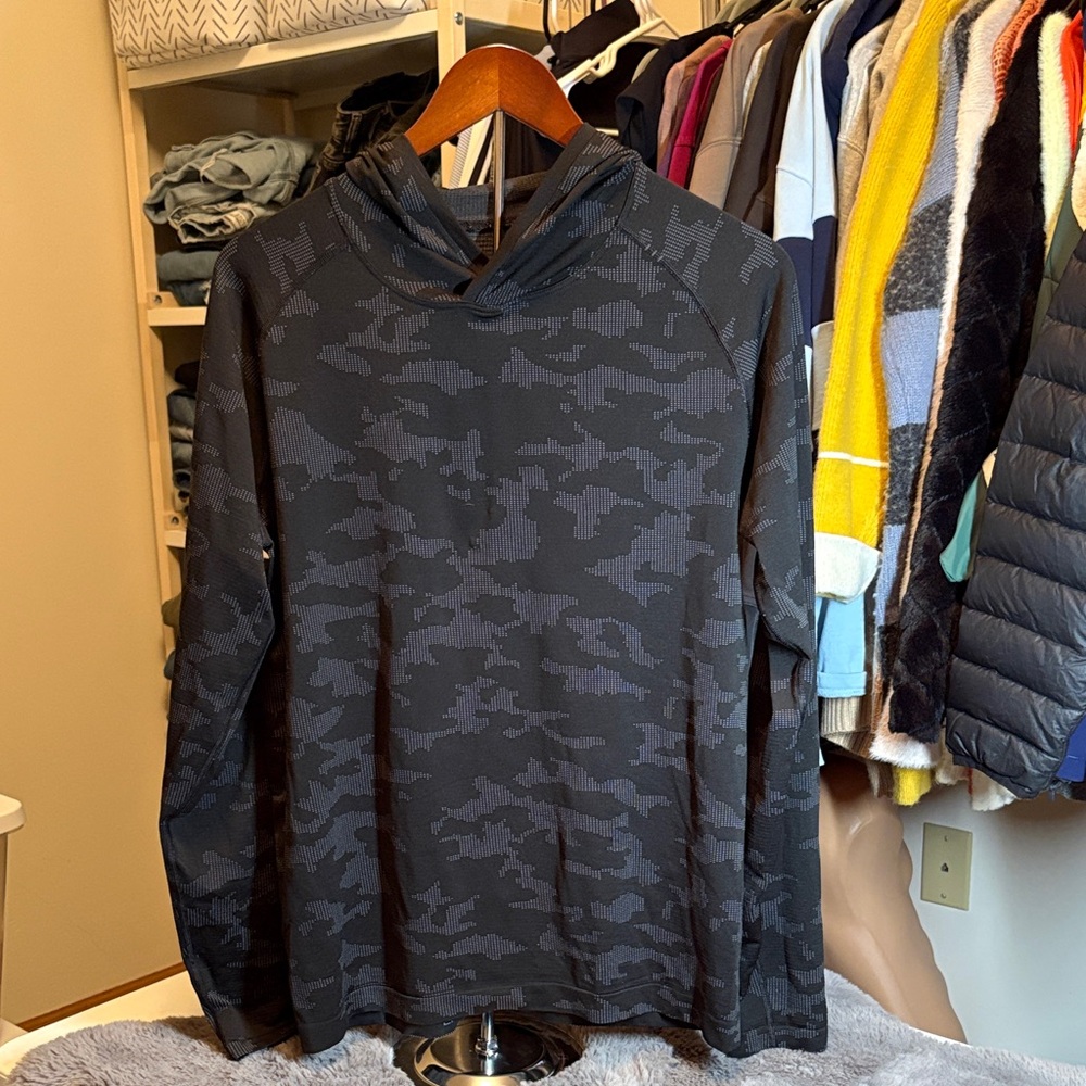 lululemon athletica Men's Lightweight Hooded Shirt Jacket - Black Camo